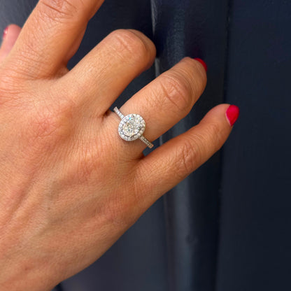 Anillo Maelis Luz excepcional. Plata 925 con recubrimiento en rodio.