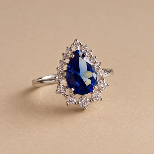 Anillo Élan Presencia distinguida. Plata 925 con recubrimiento de rodio.